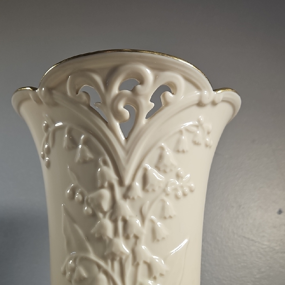Lenox Cream Vase with Gold Trim - Picture 8 of 16